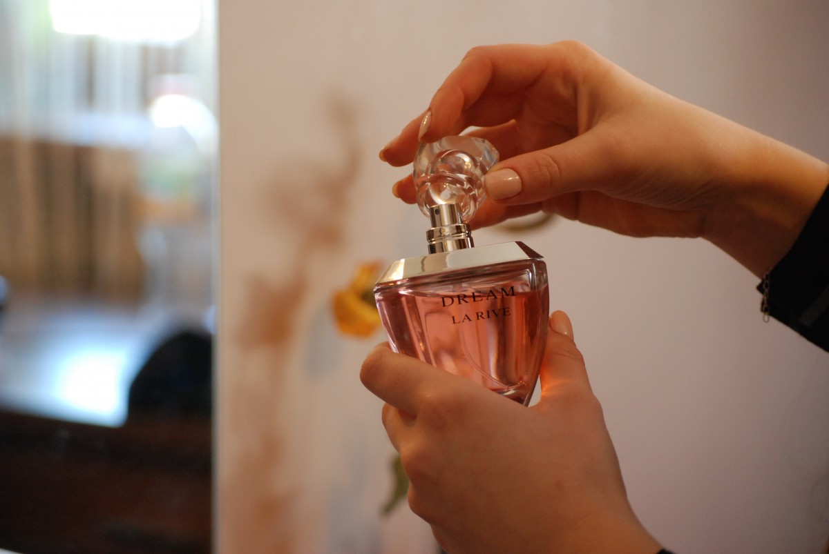 Les femmes et le parfum : une histoire d’amour qui remonte à très loin