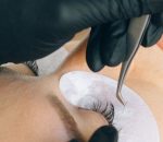 Tout ce qu’il faut savoir sur la pose de cils mixte