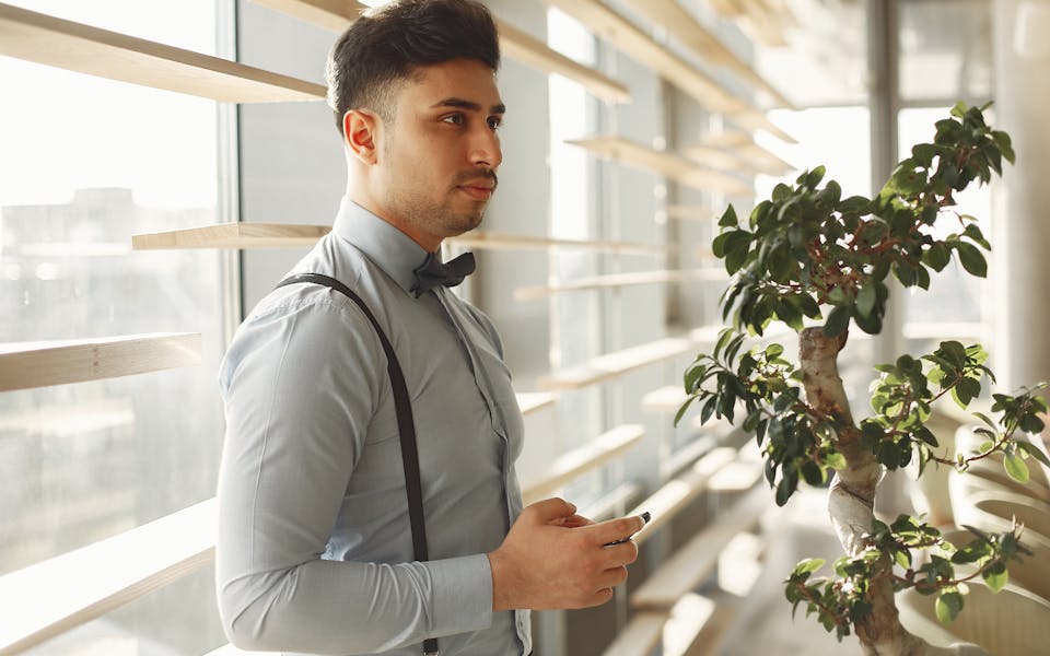 Bretelles homme : du classique au géométrique, l’accessoire qui change tout