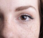 Sérum anti taches brunes : comment trouver le soin qui correspond vraiment à votre peau ?