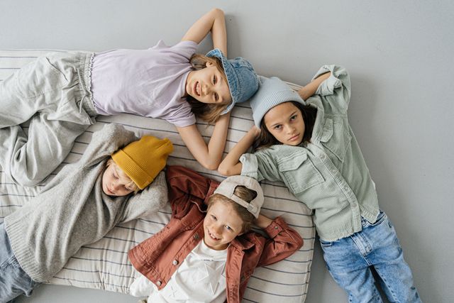 Zoom sur les vêtements sous licence pour enfant